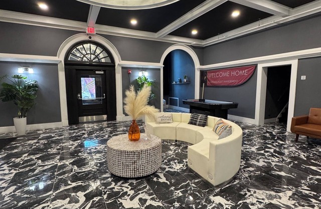 The Peace Palace! Fabulous 2-bedroom apartment, close to downtown Detroit.