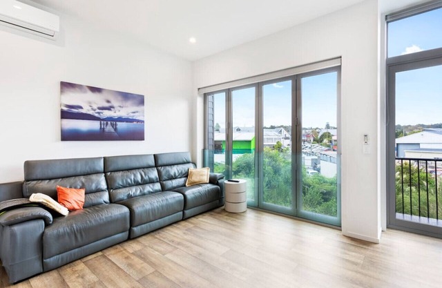 The Perfect Pad on the Shore seconds to Stadium