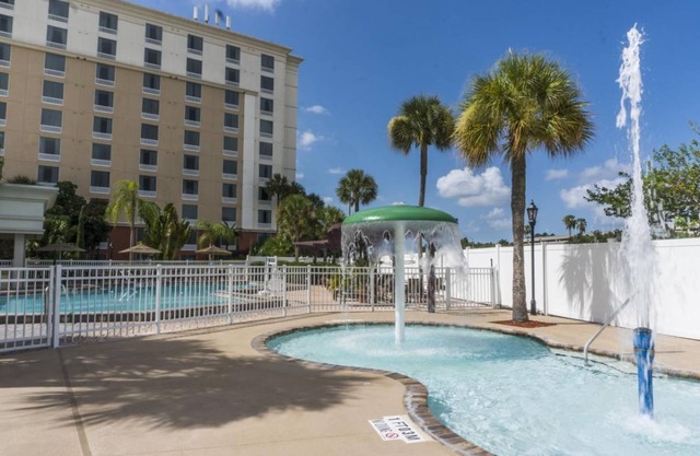 The Perfect Group Escape! 2 Great Rooms, Swimming Pool, Near Universal Studio