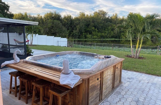 The perfect lake house getaway near the airport. (Guest Favorite on Airbnb)