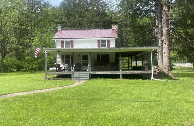 The perfect off the Grid Cabin for outdoor enthusiasts!!