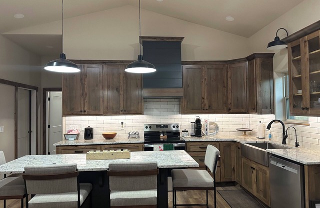 The perfect, quiet get-away! Spacious 1-bedroom with all the amenities of home.