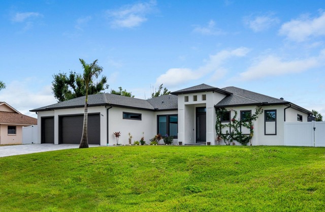 The perfect retreat with a canal view