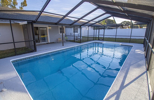 The perfect retreat: sea la vie, family-friendly home w/ pool also near cities
