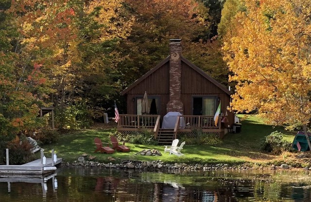 "THE PHOENIX" Cabin Lakefront Log dans les magnifiques Highlands Maine