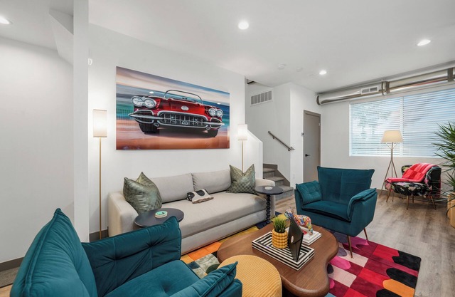 The Pilot Haus — Luxe 2BR Townhome w/ Rooftop Deck & Garage Near Downtown SLC