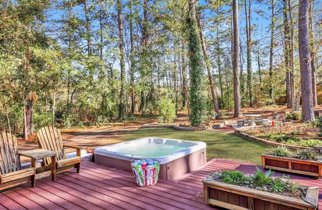 THE PINE CONE-Hot Tub | Game Room | Huge Backyard