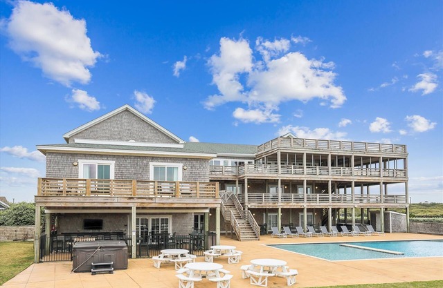 The Pine Island Lodge-- Spectacular 28 BR Oceanfront in Corolla