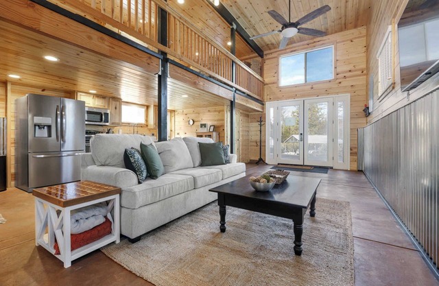 The Pine Loft at Manzanita Lake near Yosemite National Park and Bass Lake