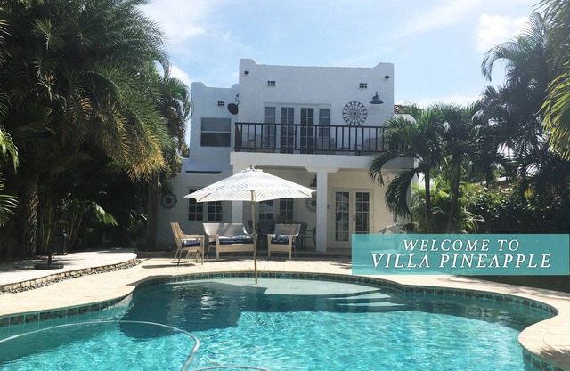 The Pineapple Villa :Chic 4BD Tropical Paradise near the Beaches