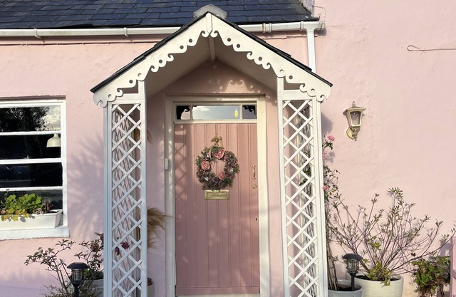 The Pink Cottage Upstairs Suite and Secret Garden... beautiful walks & sea view.