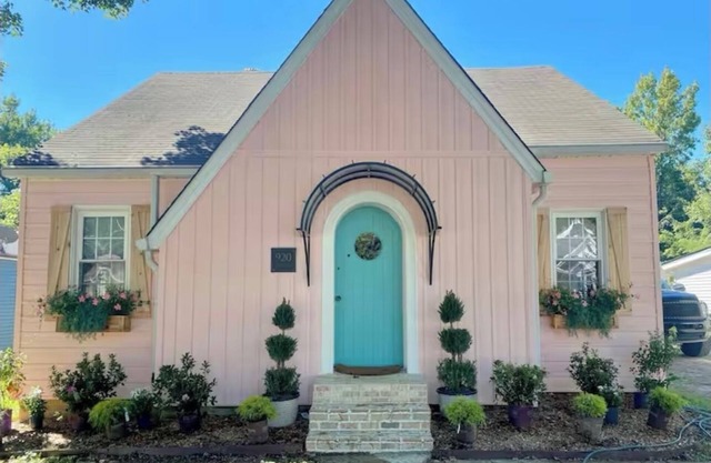 The Pink House Clarksville