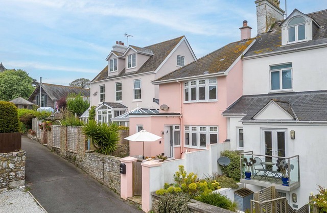 The Pink House, STOKE FLEMING