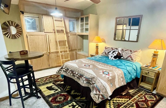 The Pleasant Street Casitas: Queen Studio Suite