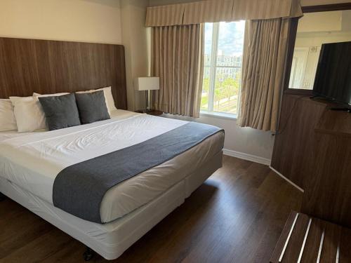 The Point Hotel & Suites - 503 Luxury - Pool view - Close to Universal
