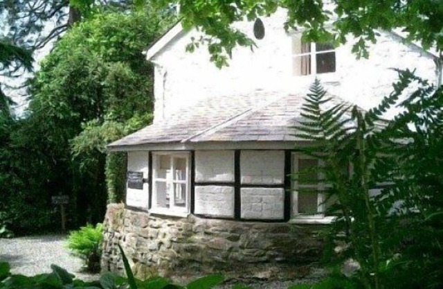 Cottage avec piscine, près de la mer et des montagnes