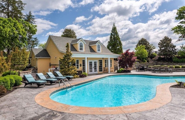 The Pool House-Maison-Salle de bain privée séparée