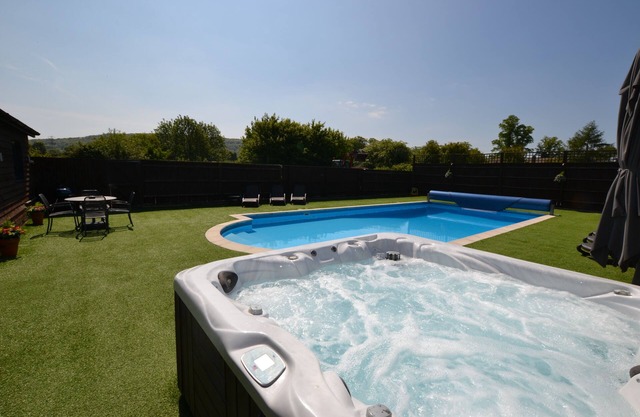 Chalet-Appartement-Salle de bain privée séparée-Vue sur Piscine-The Pool House