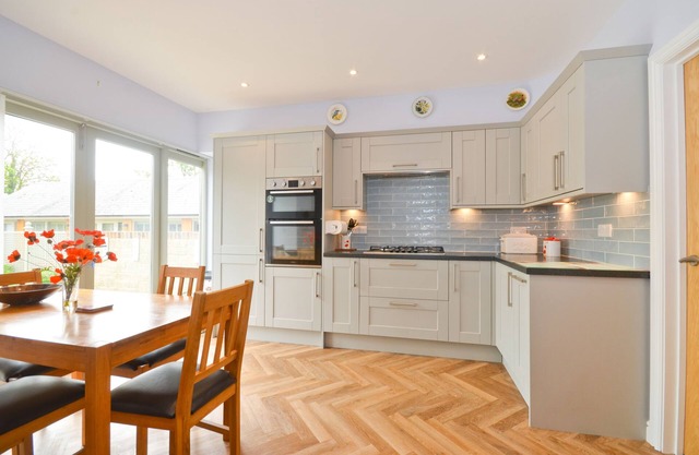 The Poppies - a house that sleeps 6 guests in 3 bedrooms