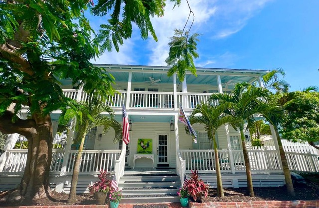 The Porch on Frances Inn - Adults Exclusive
