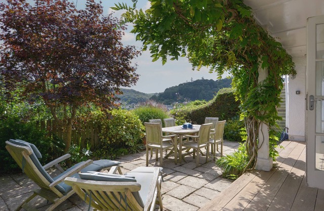 Le hublot, NEWTON FERRERS