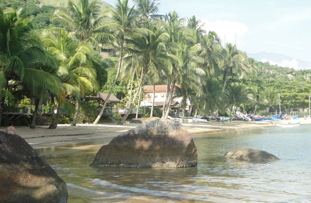 Appartement à 50 mètres de la plage et du village historique.