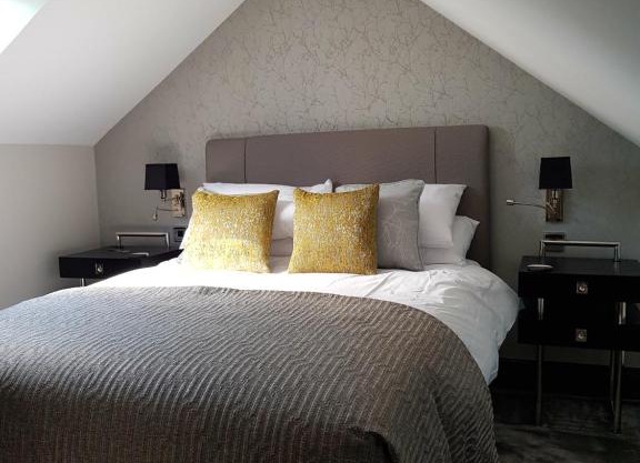 The Queens Head, Parkside Apartment 4