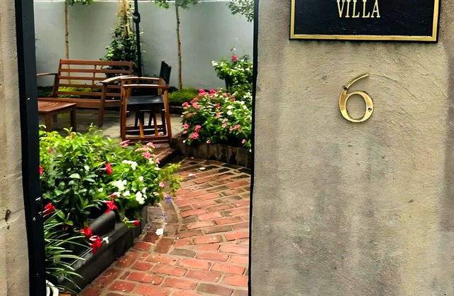 The Rabbit Hole Villa-Charming Villa in Historic District with Free Parking!