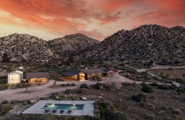 The Raven: Epic Pool w/ Mountain Views