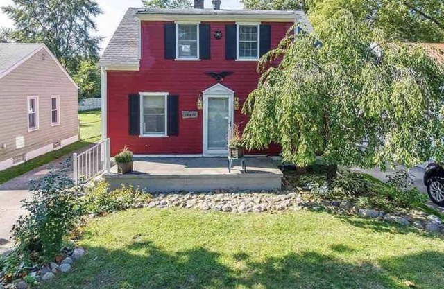 ★ The Red House ★ | New & Modern home