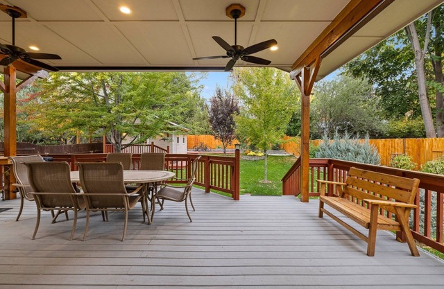 The REAL BOISE RETREAT! AMAZING LOCATION & STELLAR Backyard. Bring your DOG! 2 mins to Downtown!