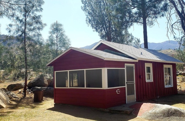 Cabane Rouge @ Stoney Pines