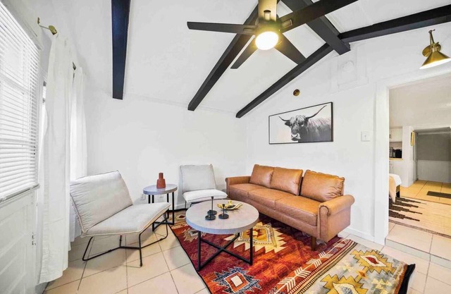 The Red Cabin: Quiet, Cozy Getaway in Ideal Fayetteville Location