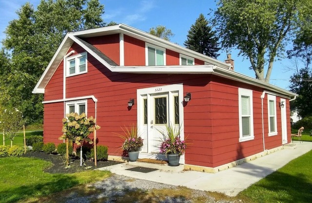 Newly remodeled family friendly vacation home close to beach & lake access!