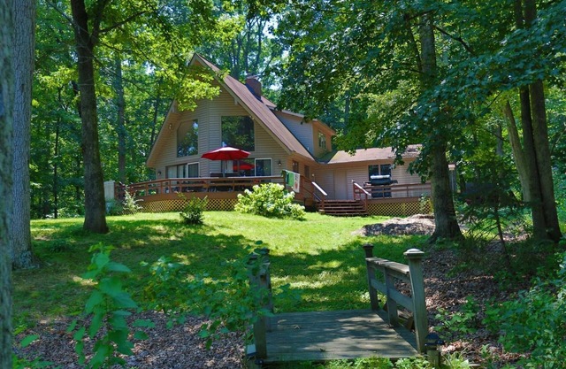 Le Redbud Cottage - Beach & Quiet. Lac Sara Waterfront et des feux de bois.