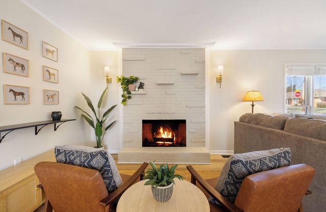 The Residence: Renovated 3-bed/ 1.5 bath, In-unit laundry, Work station, WiFi