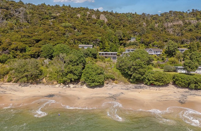La retraite - Front Beach Bach