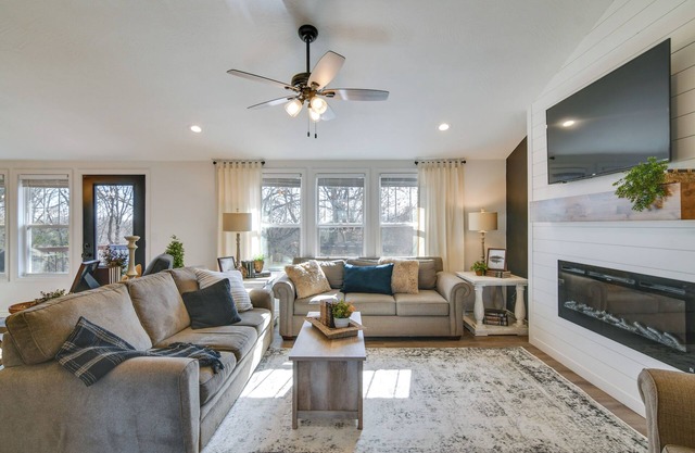 'The Retreat on Reno' Home w/ Hot Tub + Deck!