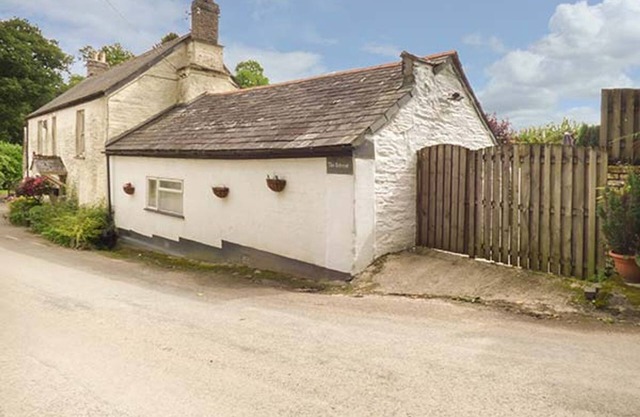 THE RETREAT, pet friendly, with a garden in Liskeard