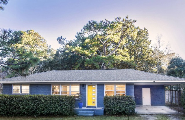 The Retro Ranch Wilmington - 15 min to Wrightsville Beach, UNCW, Carolina Beach.