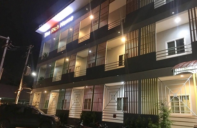 The Rich Home