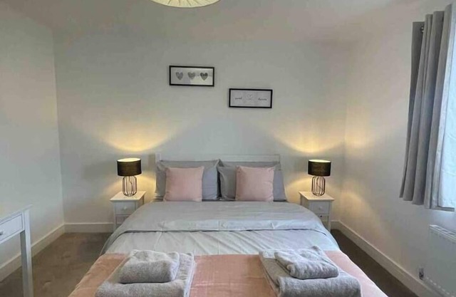 The Rita House: Premium 2 bed property opposite Racecourse