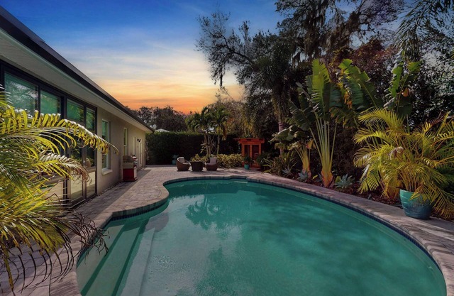 The Riverview Estates - Sauna and Heated Pool