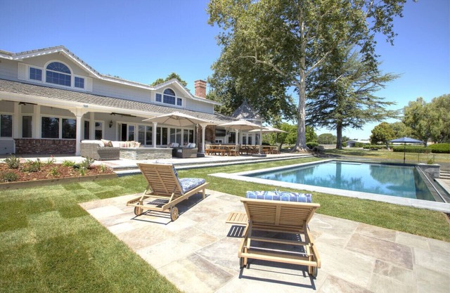 La ferme est une extension du magnifique domaine de Roblar Winery.