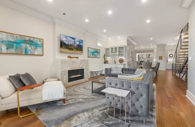 The Roman - Luxury Townhome - 1m to DT