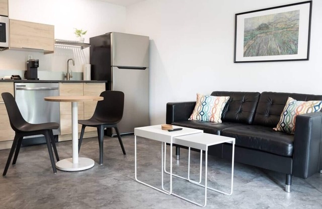 The Rosalie Suite 1, Steps from Norfolk's Hospitals