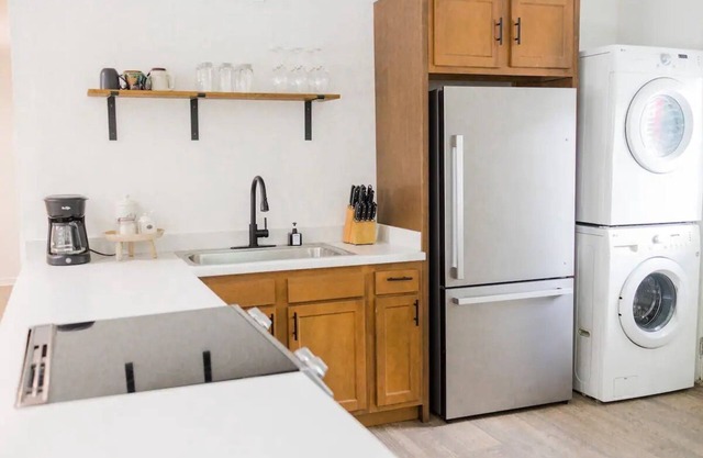 THE ROSE: modern+cozy home close to Keeneland & UK