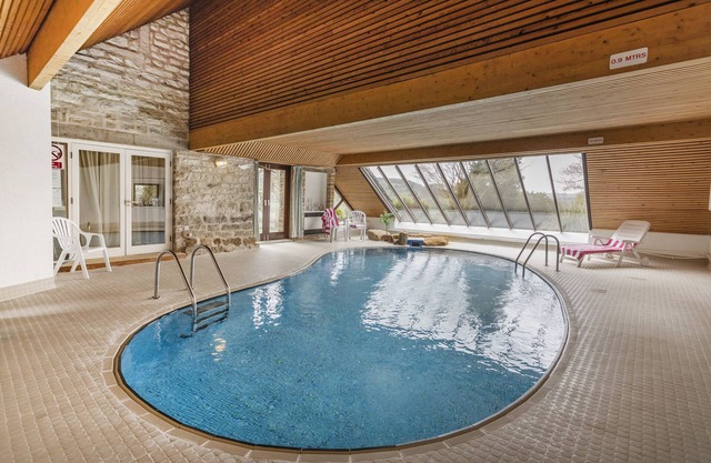 The Round House - family house with all year indoor pool in 9 acres of gardens