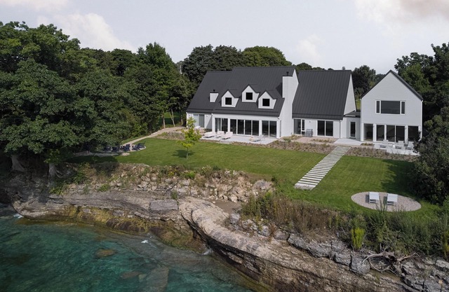 The Rowanwood | Wellington | 4 Bedrooms | Luxury Waterfront