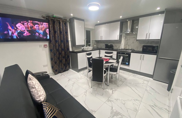 THE ROYAL BOUTIQUE OXFORD LODGE BY LONDON HEATHROW